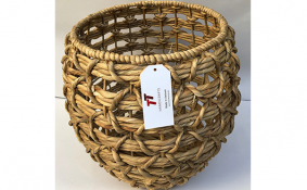 TT-190157 Water hyacinth basket.
